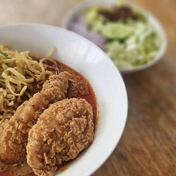 ข้าวซอยไก่กรอบ