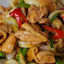 หมู-ไก่พัดพริกอ่อนราดข้าว