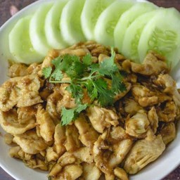 ไก่ผัดกะเทียม (ทำเป็นกับข้าว)