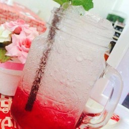 น้ำแดงโซดา