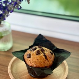Banana chocolate chip muffin