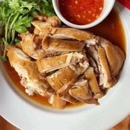 ไก่ต้มน้ำปลา-ส้มตำแซ่บนัว-ข้าวตามสั่ง-น้ำชง