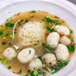 ก๋วยเตี๋ยวลูกชิ้นหมูน้ำใส (หมูแท้)