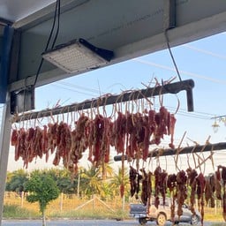 ร้านฉลองคอหมูย่าง หน้าหมู่บ้านไทรโฮมเพลส