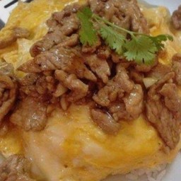 หมูทอดกระเทียมไข่ข้นเยิ้มๆราดข้าว