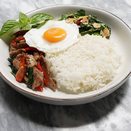 ข้าวหน้าหมูรสเผ็ดกับอิตาเลียนเบซิล