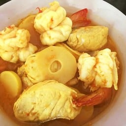 แกงส้มหน่อไม้ดองกุ้งสด