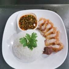ข้าวหมูกรอบ น้ำจิ้มแจ่ว (Crispy Pork,Rice,Jaew Sauce)