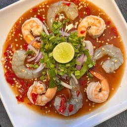 ยำกุ้งทูโทน (Two-tone shrimps yum)