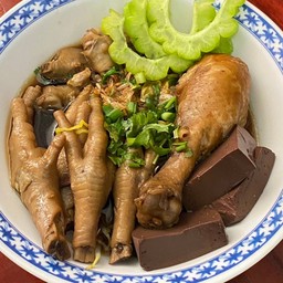 ก๋วยเตี๋ยวไก่มะระ(แม่ทองใบ)