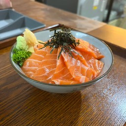 174 ข้าวหน้าแซลมอนซาชิมิ