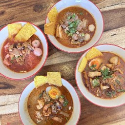 ก๋วยเตี๋ยวต้มยำภูเก็ต ข้างโรงเรียนเทศบาลบางเหนียว