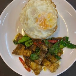 ข้าวพริกแกงใต้ หมูกรอบ