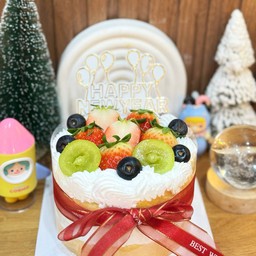 เค้กผลไม้ครีมสดครึ่งปอนด์ แถมที่ปัก Hbd