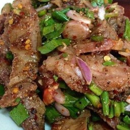 น้ำตกคอหมูย่่าง