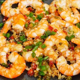 กุ้งคั่วพริกเกลือราดข้าว