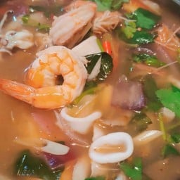 ตำยำ กุ้ง ปลาหมึก น้ำใส