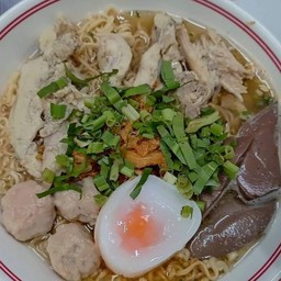 ก๋วยจั๊บญวน เส้นมาม่า (Viet noodles,instant noodles)