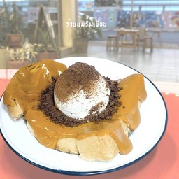 ปังปิ้งสังขยาชาไทย ไอติม โรยเกล็ดโอวัลติน