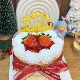 เค้กสตอเบอร์รี่ครีมสด แถมที่ปัก Hbd
