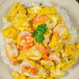 ข้าวไข่ขยี้กุ้ง (กุ้ง 4 ตัว)