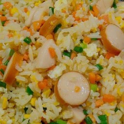 ข้าวผัดไส้กรอก