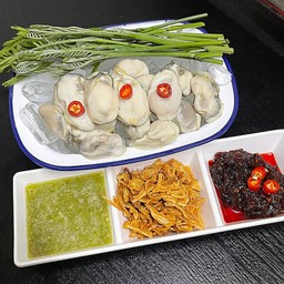 หอยนางรมสด+เครื่องเคียง(กะถินหมดให้กระเฉดแทนนะคะ
