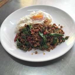 ข้าวกระเพราหมู