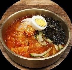 김치말이국수 บะหมี่เย็นกิมจิ