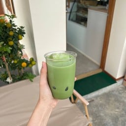 ควีน คาเฟ่ แอนด์ เบเกอรี่ ลำลูกกา คลอง 4