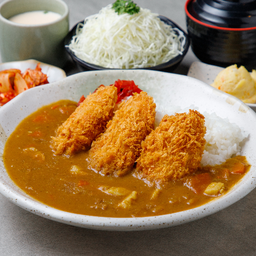 ชุดข้าวแกงกะหรี่แซลมอนทอด