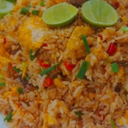 ข้าวผัดปลากระป๋อง