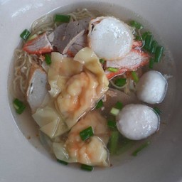 บะหมี่เกี้ยวกุ้งพิเศษ