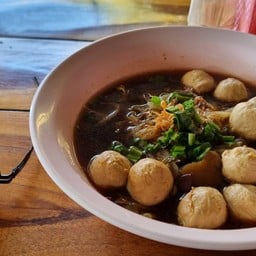 ก๋วยเตี๋ยวไก่ ส้นตีนไก่