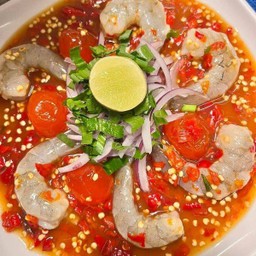 ยำกุ้งสดไข่แดง (Shrimps and egg yolk yum)