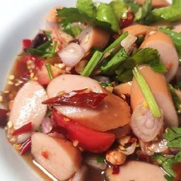 ยำไส้กรอก (Sausage yum)