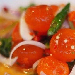 ยำไข่แดงเค็ม