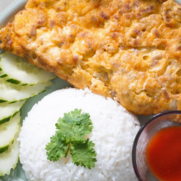 ข้าวไข่เจียวหมูสับ (Fried rice,minced pork omelet)