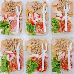 ยำรวมมิตร 5 กล่อง ฉลองปีใหม่ กับแกล้มแซ่บๆ