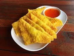 เกี๊ยวหมูเด้งทอด (Fried Bouncy Pork Dumplings)