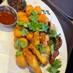 ลูกชิ้นรวมทอด