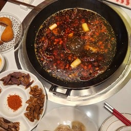 Yunnan Renjia Restaurant 云南人家(曼谷店)