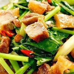 คะน้าหมูกรอบ.