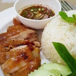 แหนมเนือง ส้มตำ ครัวโลมา ชะอำ