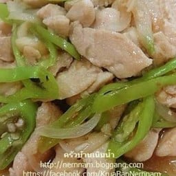 ไก่ผัดพริกหยวก
