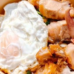 ข้าวหมูแดงหมูกรอบนายเอ็ม เป็ดย่าง ขาหมู