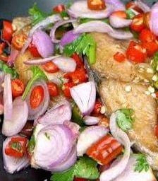 ยําปลาเค็ม