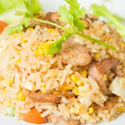 ข้าวผัดหมู (Fried rice with pork)