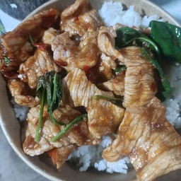ข้าวผัดพริกแกงหมู