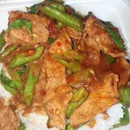 ผัดพริกแกงเนื้อชิ้น